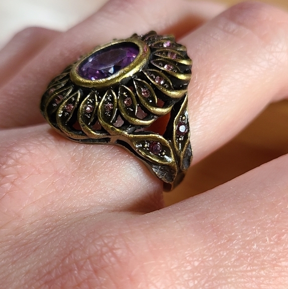 Vintage Style Large Cocktail Ring with Purple Stones 💜  - Size 7 - Picture 8 of 10